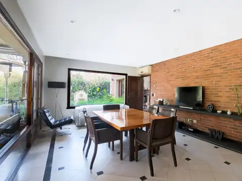 Casa en Venta con 5 cocheras