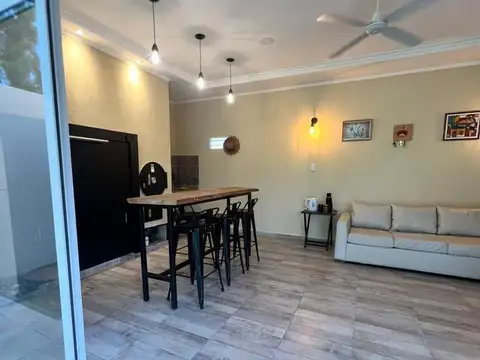 CASA EN VENTA - 1 DORMITORIO - BARRIO DEL LAGO  (CF1362)