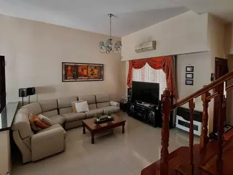 Casa 5 ambientes con 3 baños