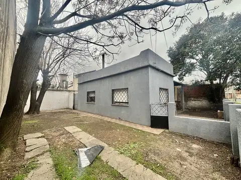 Casa 4 ambientes con 1 baño