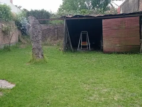 Casa a refaccionar sobre lote de 10 x 40