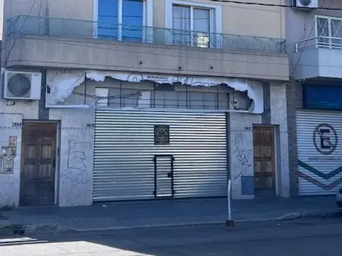 Venta de PH de 6 ambientes con terraza en Lomas del Mirador.