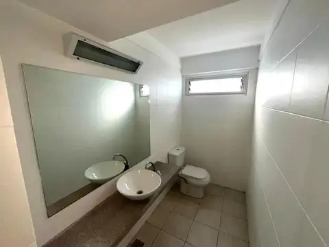 Oficina 2 ambientes con 2 baños