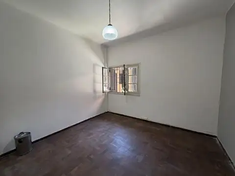 Casa 3 ambientes con patio y terraza