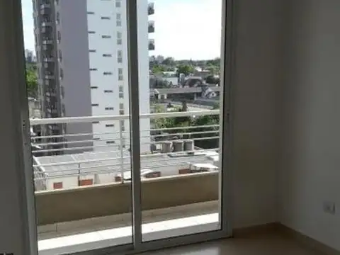 AMPLIO 3 AMBIENTES EN EL CENTRO DE BANFIELD