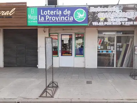 Avenida Hipólito Yrigoyen entre Avenida Fernando de Arenaza y San Lorenzo