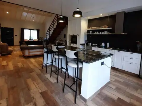 Casa 3 ambientes con 2 baños