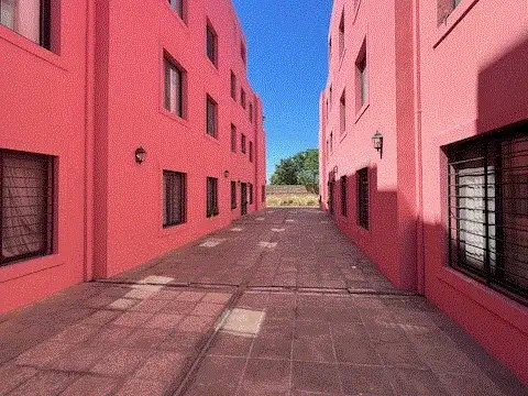 Lorenzo Lopez 1100, Piso pb