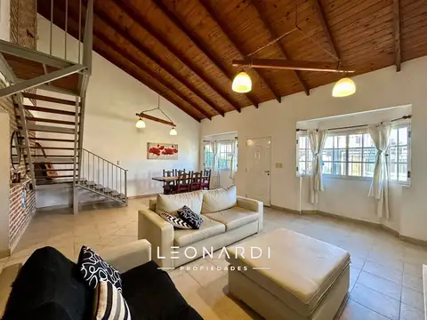 Casa en Venta con 2 cocheras