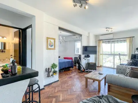 Roma al 1400 entre Av. Maipú y Córdoba