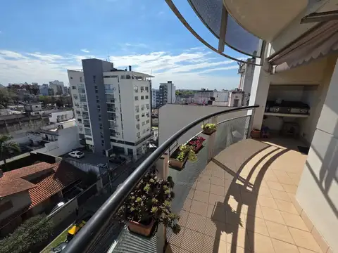 Departamento en Venta con 3 cocheras