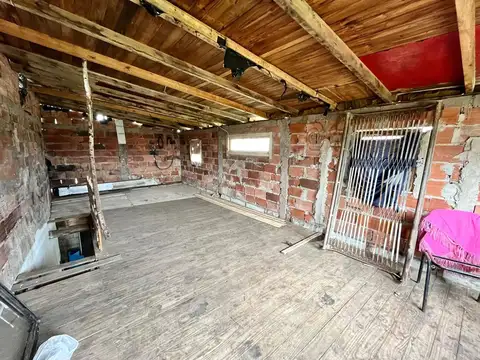 Casa 2 ambientes con 1 baño