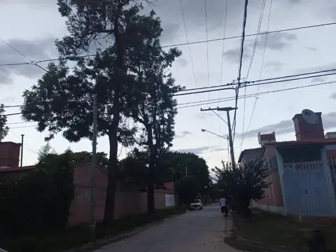Exc Casa 2 Dorm Alq Esq/jard/gal/gge/gal B° San Nicolás