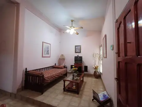 Exc Casa 2 dorm alq esq/jard/gal/gge B° San Nicolás
