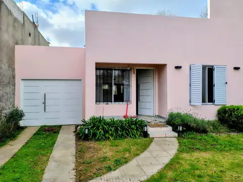 VENTA Casa 3 AMB. gran parque en Olivera A/CREDITO
