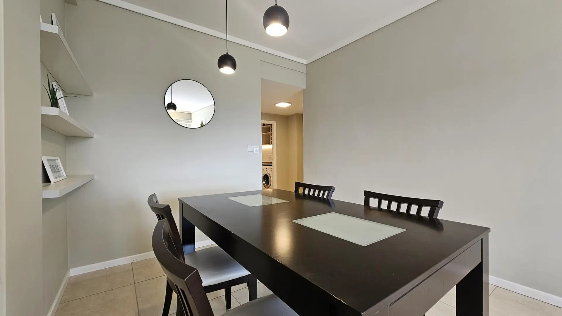 Departamento 2 ambientes en 3er Piso con balcón saliente — Plaza Colon