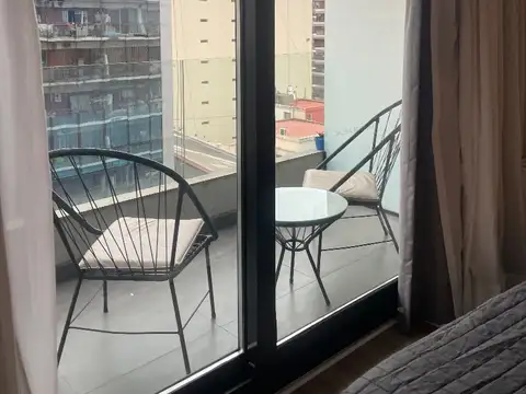 Amoblado balcòn contrafrente