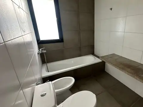Duplex Venta Los Hornos 2 Dormitorio Patio Cochera