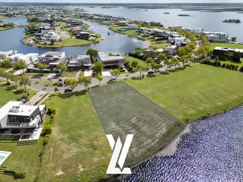 Terreno Lote al Lago Central en Barrio Marinas, Puertos del Lago, Financiacion o Permuta