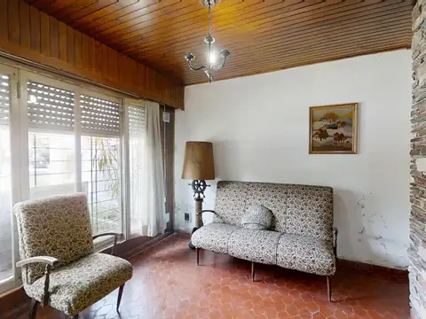 Casa en Venta de 3 Ambientes con Jardín - Martínez