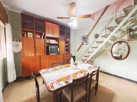 Depto Tipo Casa 5 ambientes con 2 baños