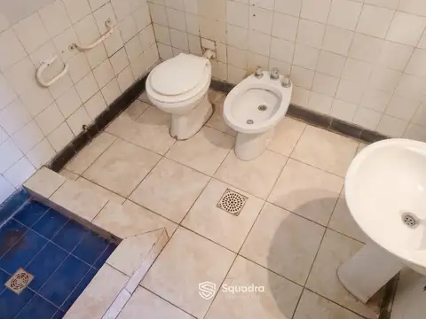 VENTA - Casa en la esquina de tres dormitorios, con patio - Zona Norte, Rosario.