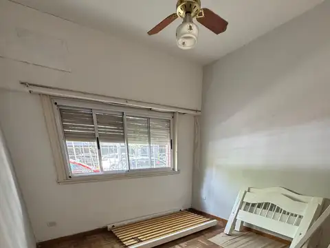 Excelente ph de 2 ambientes con terraza y cochera