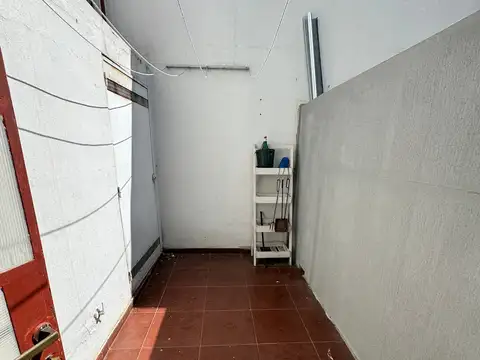 Excelente ph de 2 ambientes con terraza y cochera