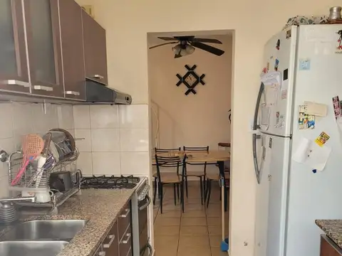 Casa 6 ambientes con 2 baños