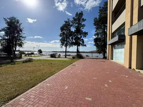 Local a estrenar con vista lateral al río