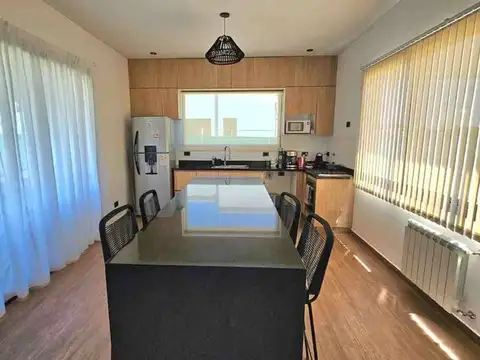 Casa 4 ambientes con 3 baños
