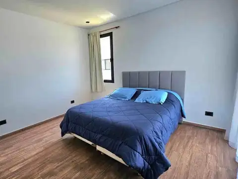 Casa en Venta con 4 cocheras