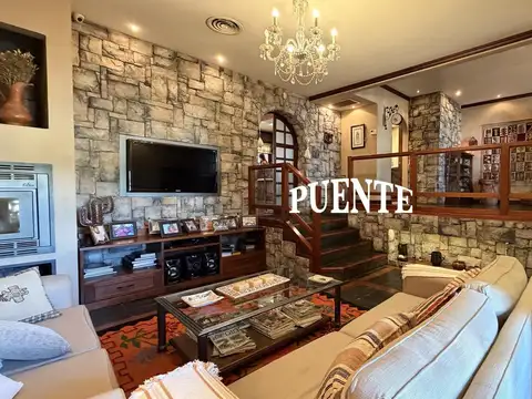 Casa 8 ambientes con 5 baños