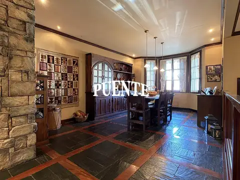 Casa en Venta con 4 cocheras