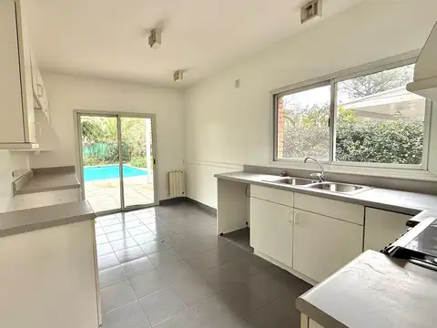 Casa en Alquiler con 1 cochera