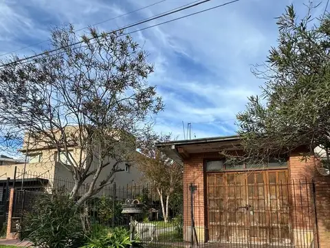 Venta casa 3 ambientes, lote propio.