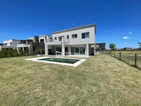 CASA 5 AMBIENTES EN VENTA - BARRIO RIBERAS