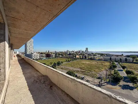 VENTA - Departamento tres dormitorios con dos cocheras en Puerto Norte, Rosario.-