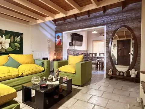 Casa 5 ambientes con 3 baños