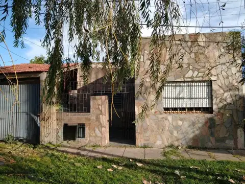 VENTA DE CASA EN VENTA DOS DORMITORIOS COCINA COMEDOR y GARAG