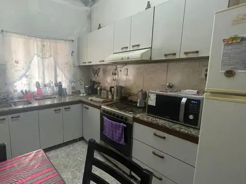 Casa 6 ambientes con 2 baños