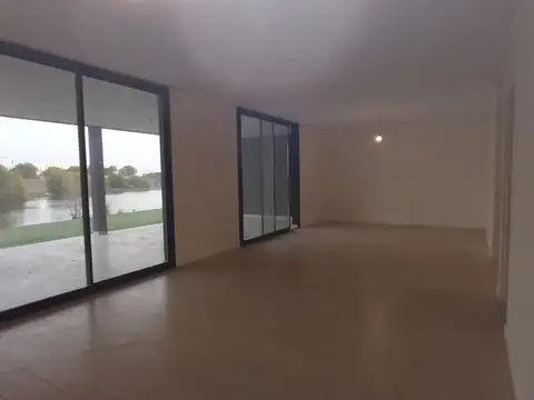 Al agua Canton golf  3 dorm + dep. usd 305.000.-