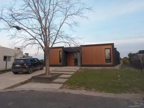 Al agua Canton golf  3 dorm + dep. usd 305.000.-