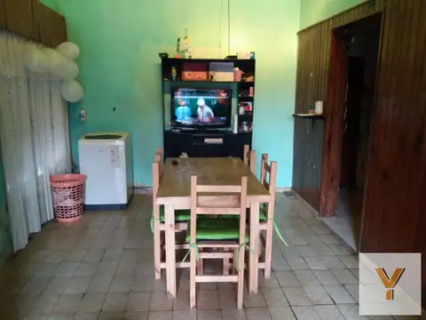 Casa en venta - 3 dormitorios 2 baños - 200mts2 - Longchamps