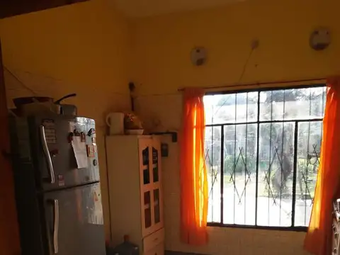 Casa 4 ambientes con 2 baños