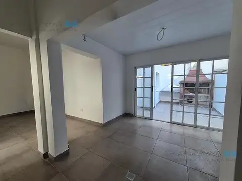 PH en venta de 3 ambientes en planta baja con patio y Parrilla - Ramos Mejía