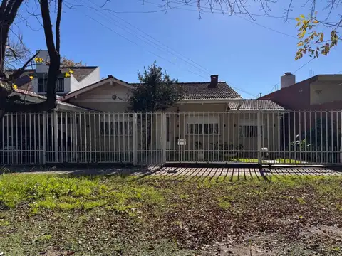 Casa en Venta con 3 cocheras