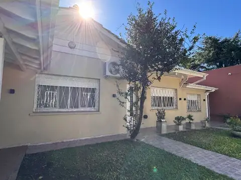 Casa en Venta con 3 cocheras