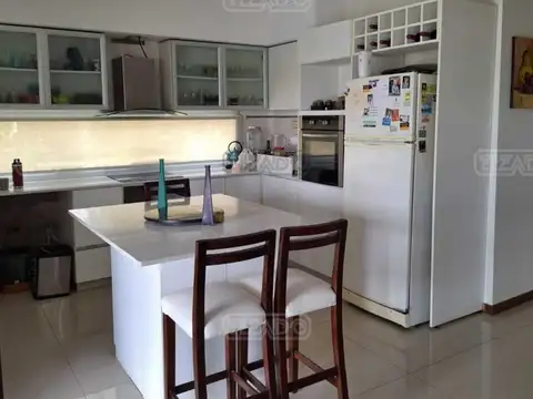 Casa 7 ambientes con 5 baños