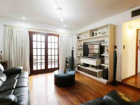 Casa en Venta con 5 cocheras